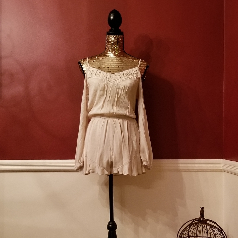 Ecote Cold Shoulder Shorts Romper